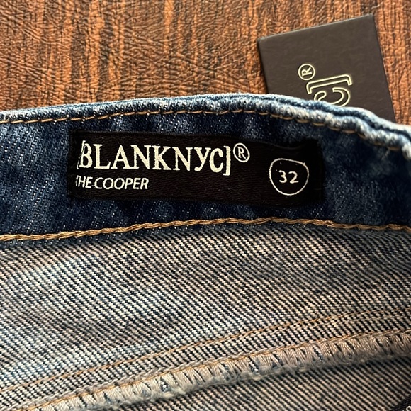 BlankNYC The Cooper NWT Straight leg jeans with side leg slit. - Picture 7 of 10